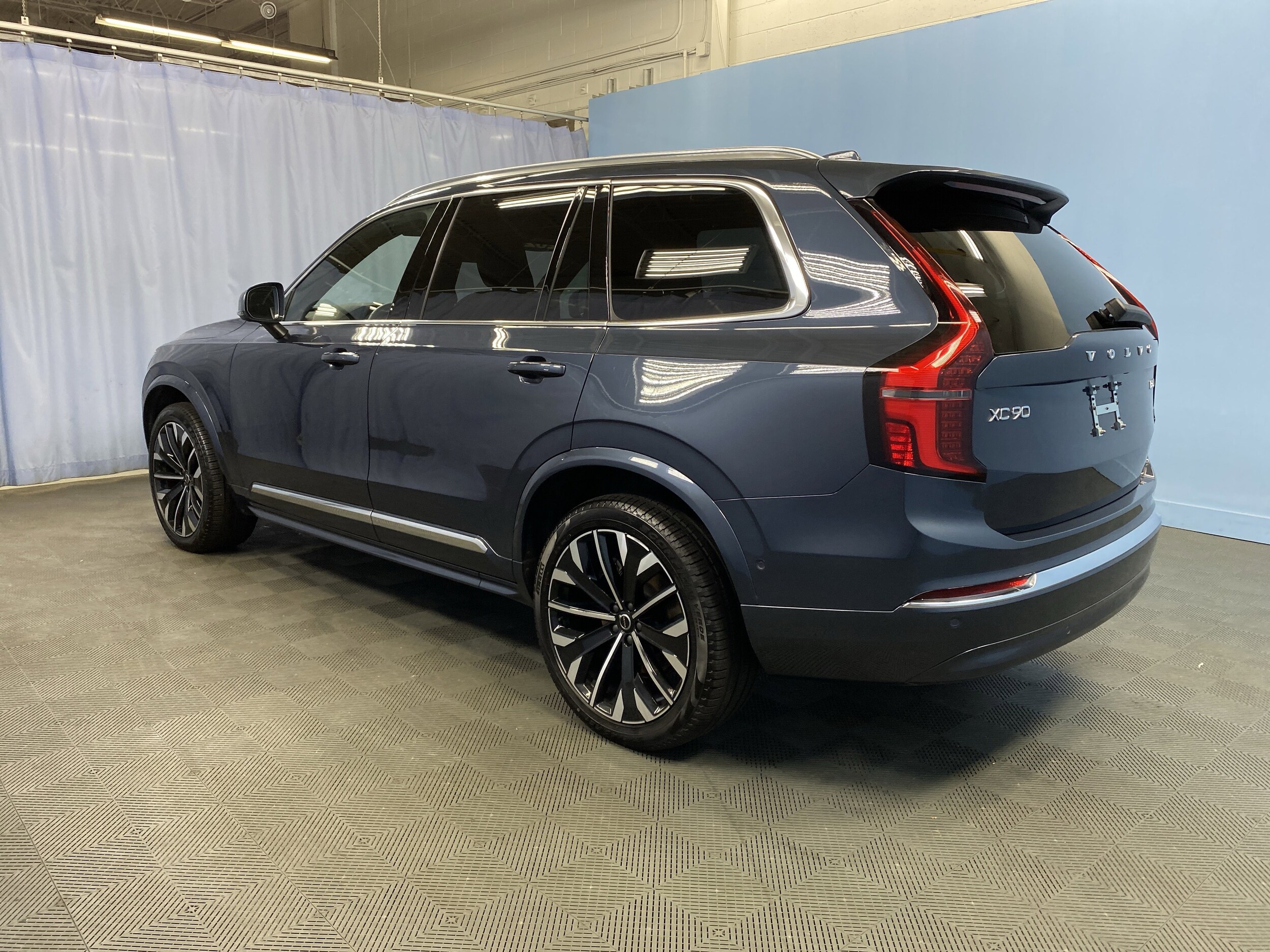 2025 Volvo XC90 Plus photo 3