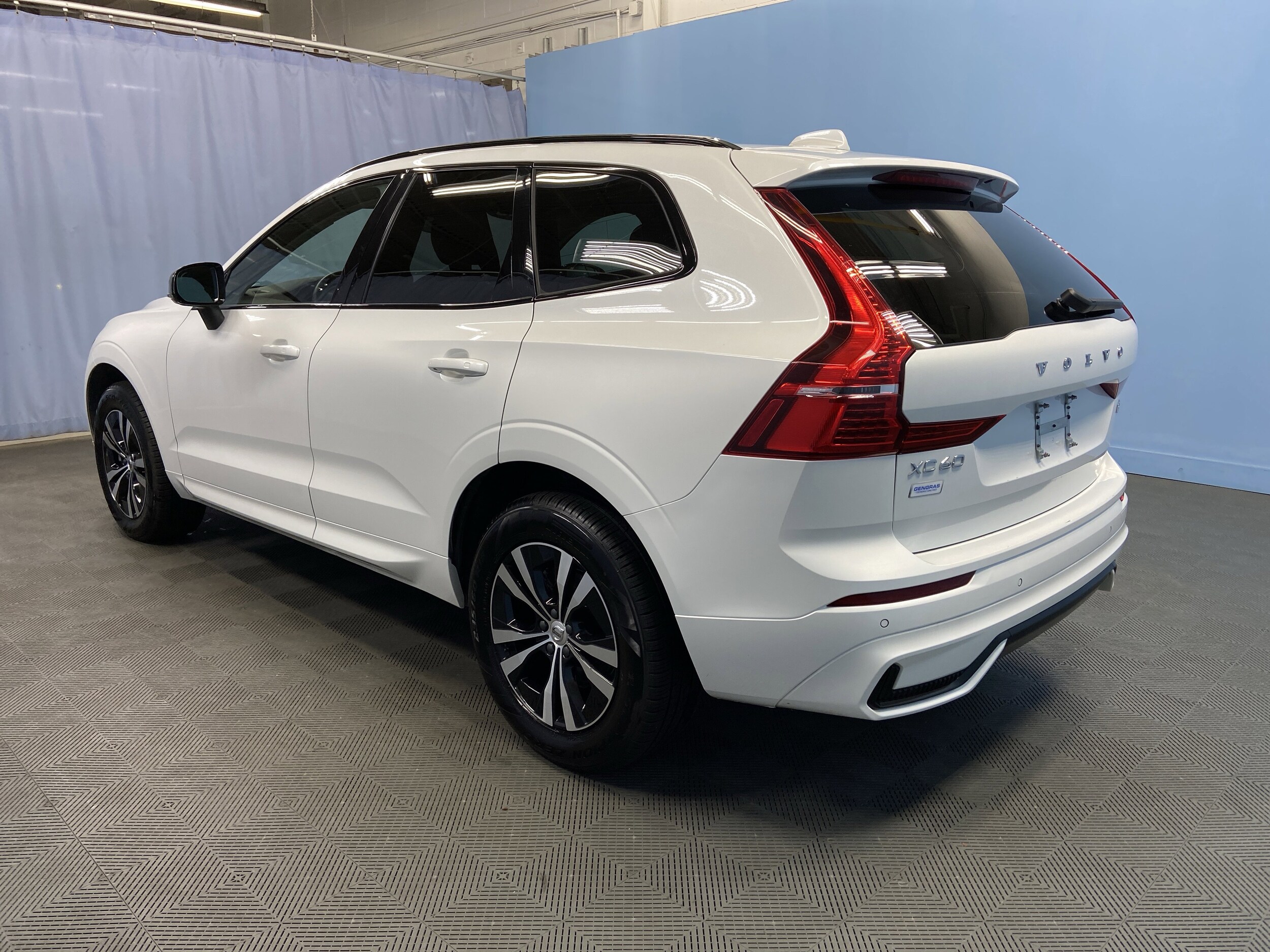 2025 Volvo XC60 Core photo 4