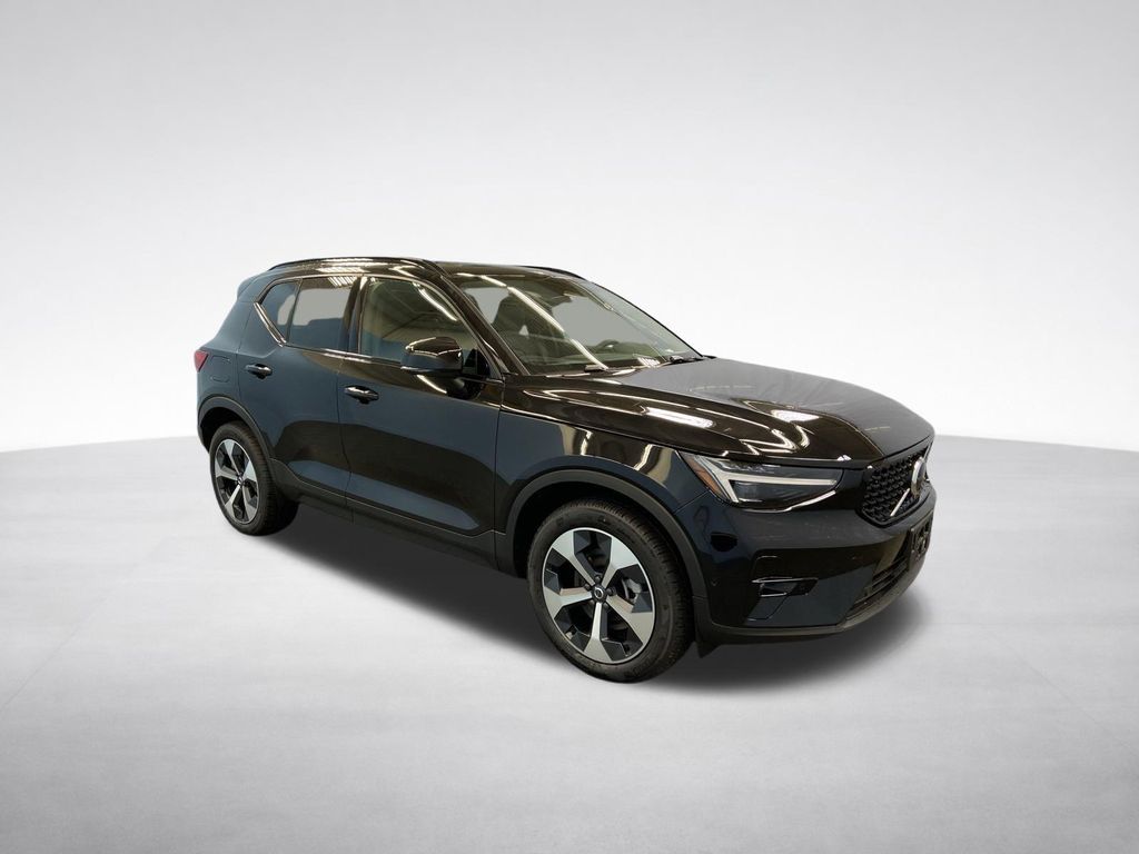 2026 Volvo XC40 Plus - Photo 8