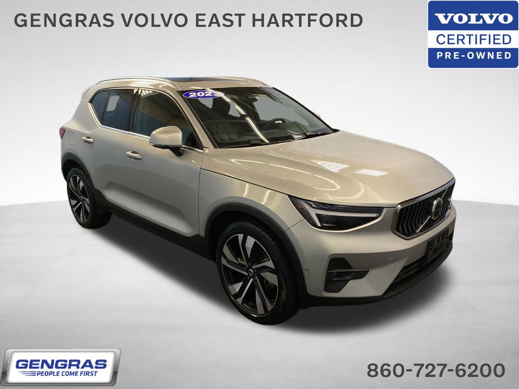 2023 Volvo XC40 SUV 