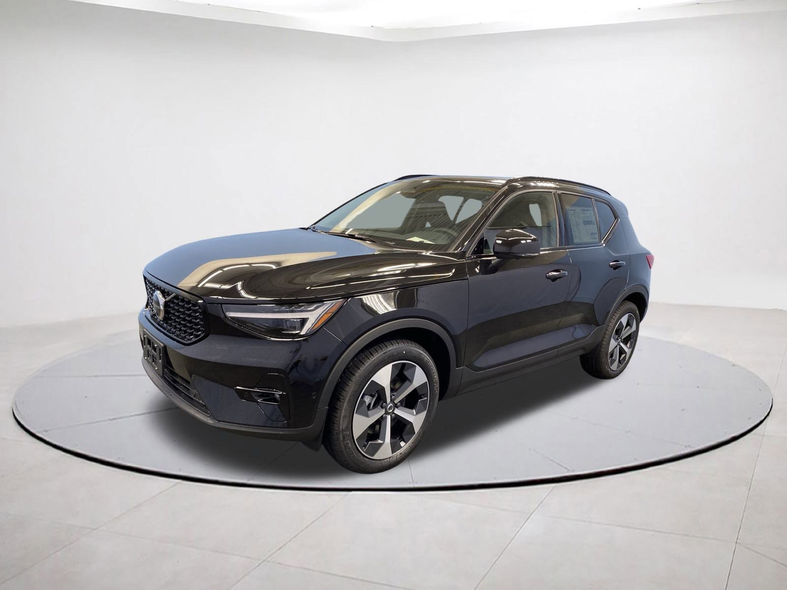 2026 Volvo XC40 Plus photo 3