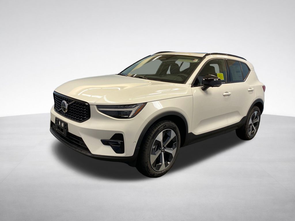 2026 Volvo XC40 Plus - Photo 3