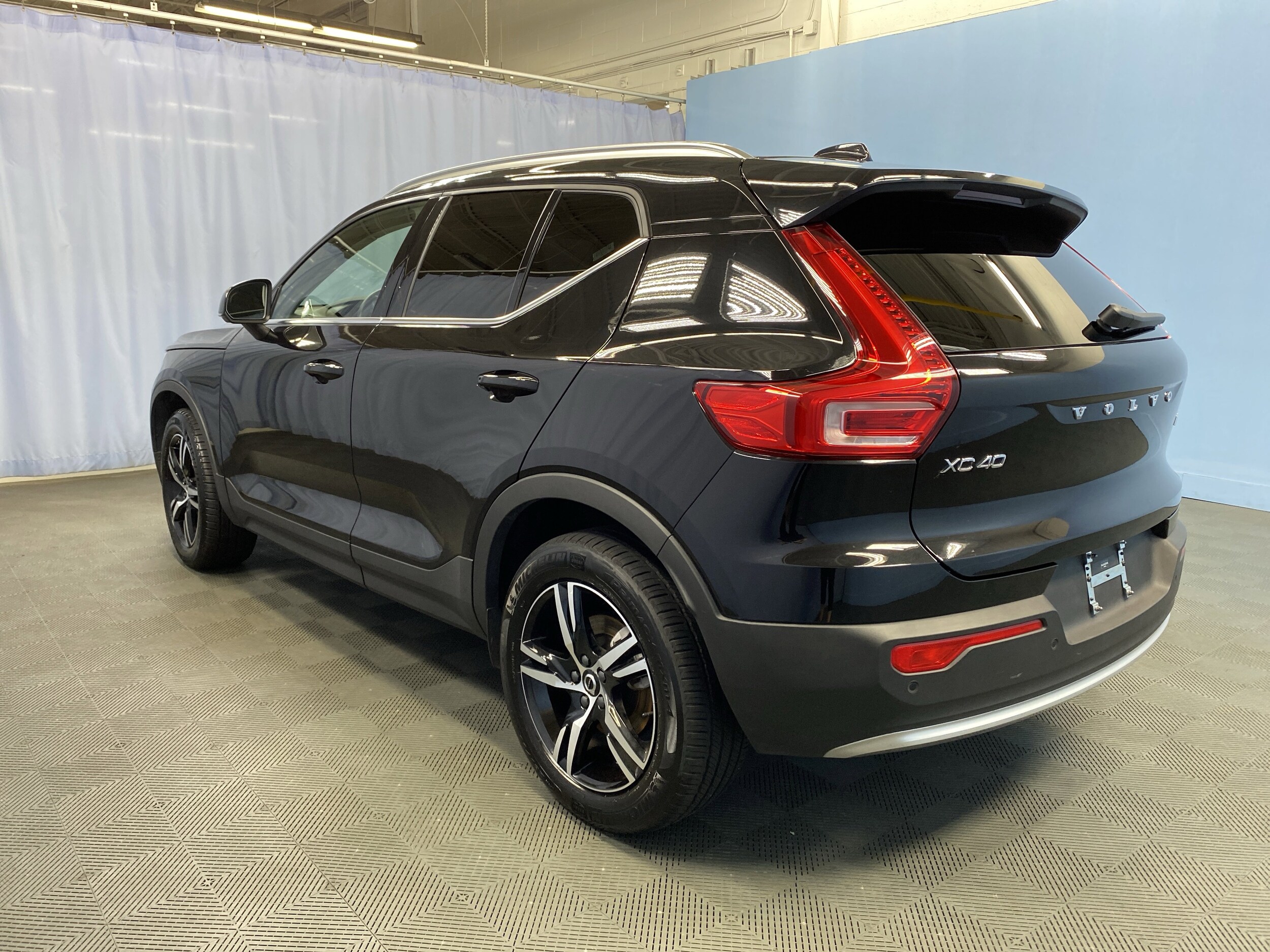 2025 Volvo XC40 Core photo 4