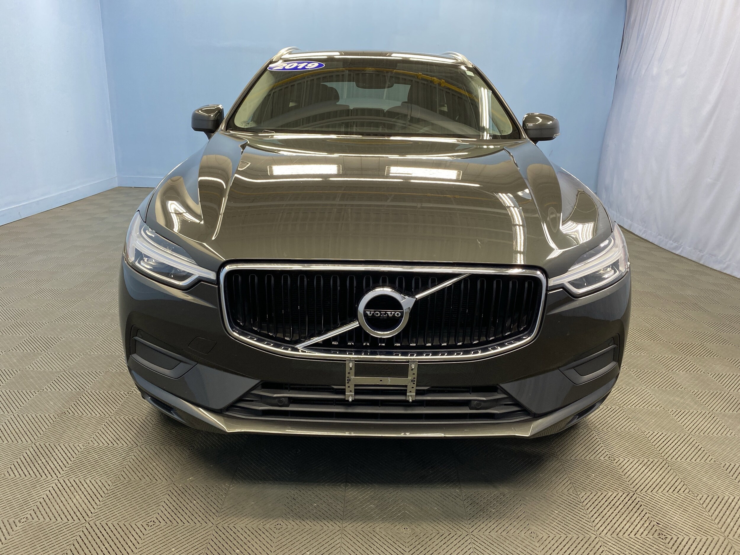 2019 Volvo XC60 Momentum photo 2