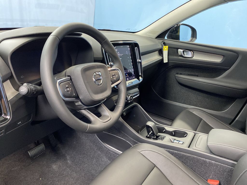 2026 Volvo XC40 Core - Photo 11