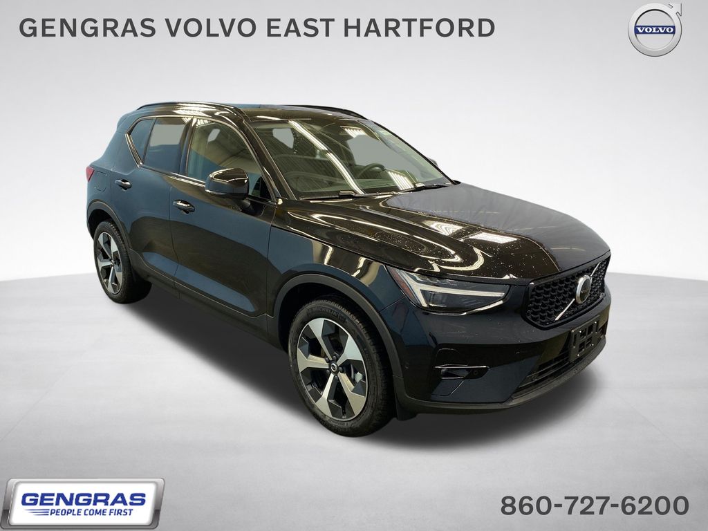 2026 Volvo XC40 SUV 
