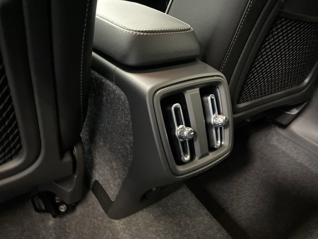 2026 Volvo XC40 Core - Photo 16