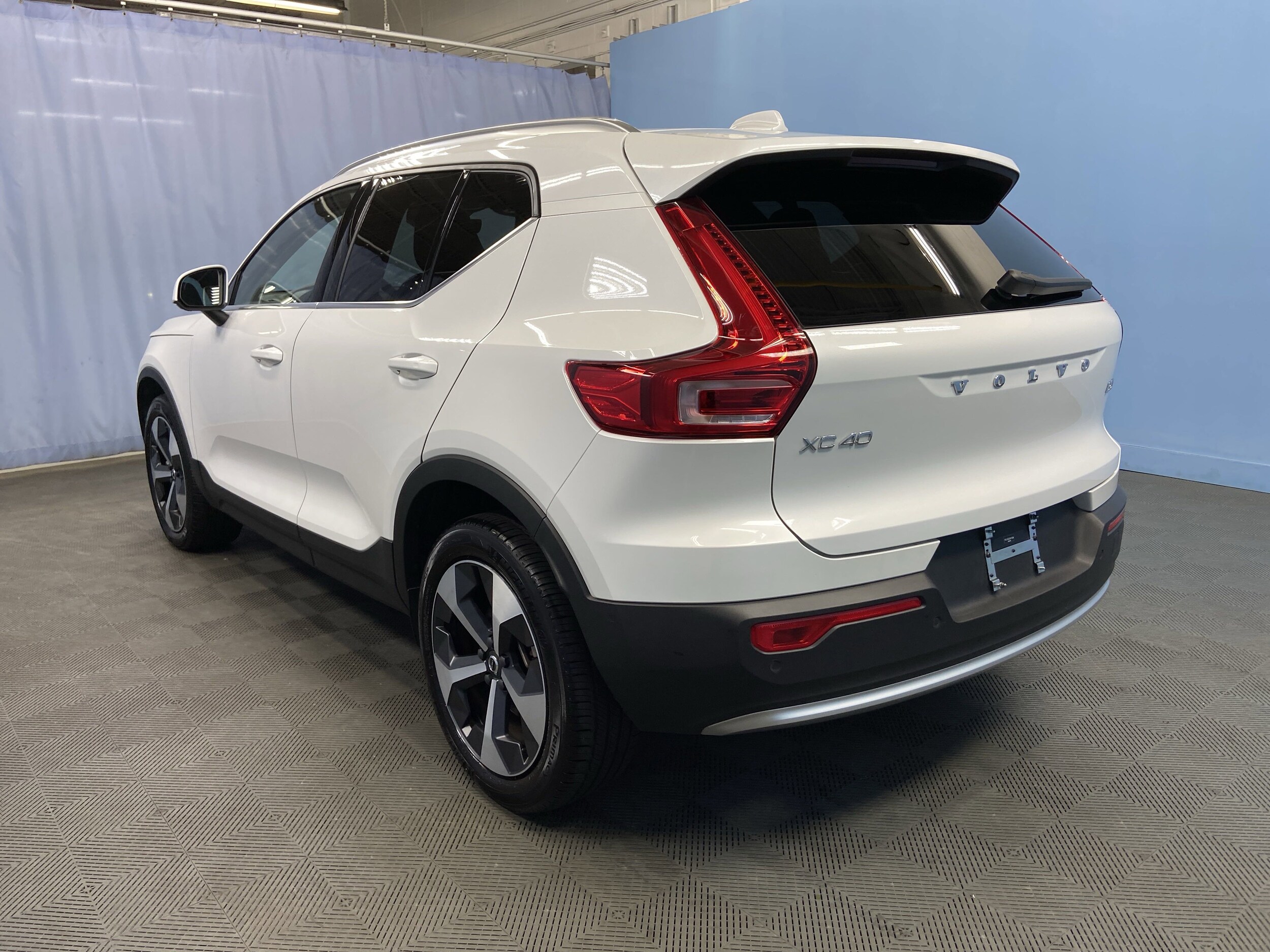 2025 Volvo XC40 Plus photo 3