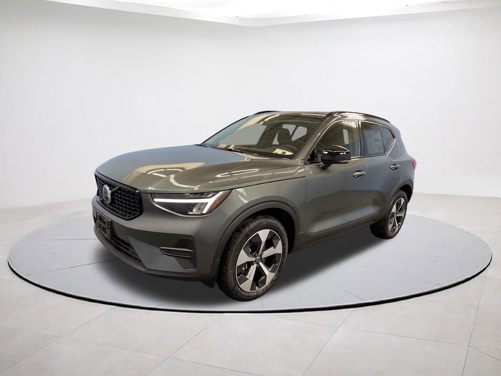 Certified 2026 Volvo XC40 B5 Core SUV