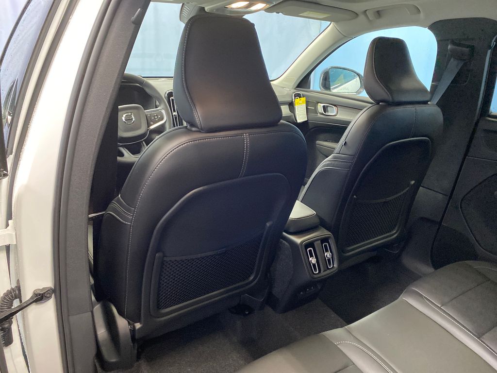 2026 Volvo XC40 Plus - Photo 16