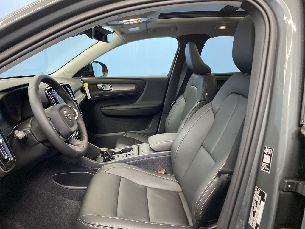 2026 Volvo XC40 Core - Photo 10