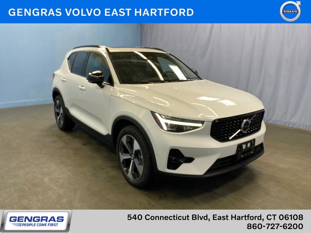 2026 Volvo XC40 SUV 
