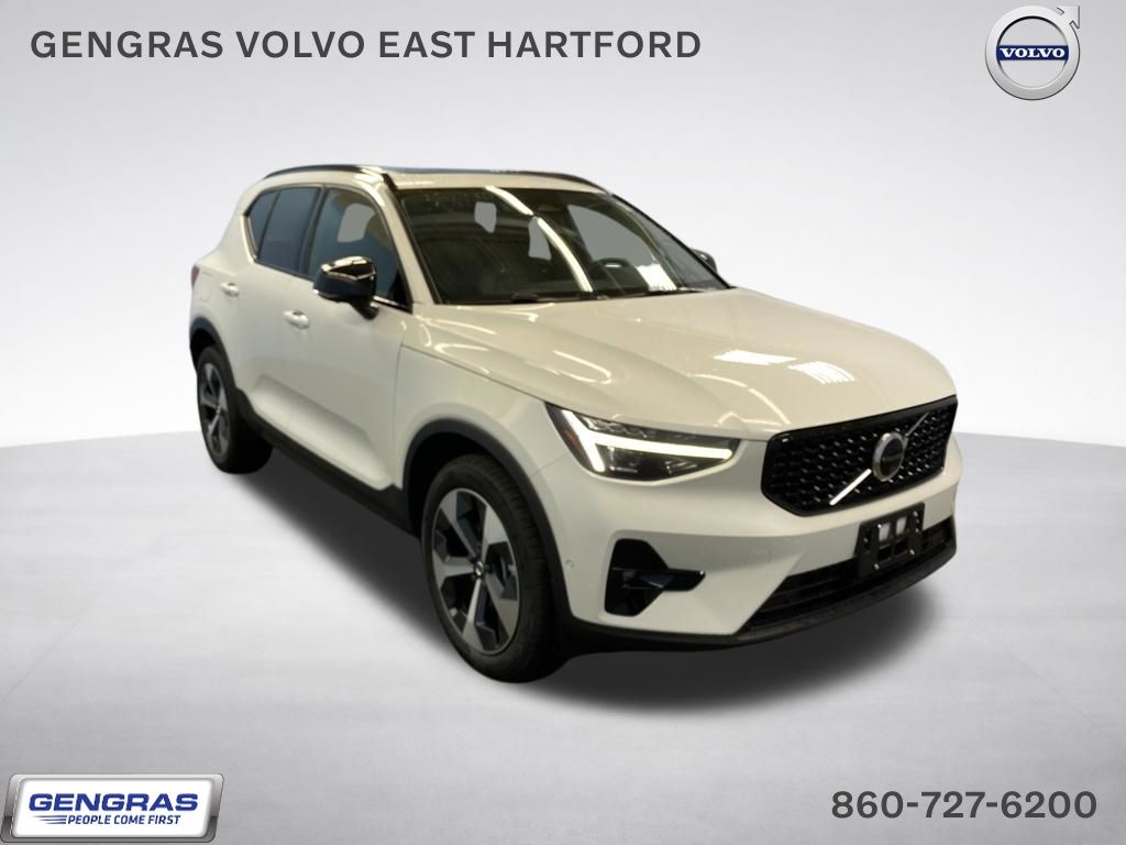 2026 Volvo XC40 SUV 