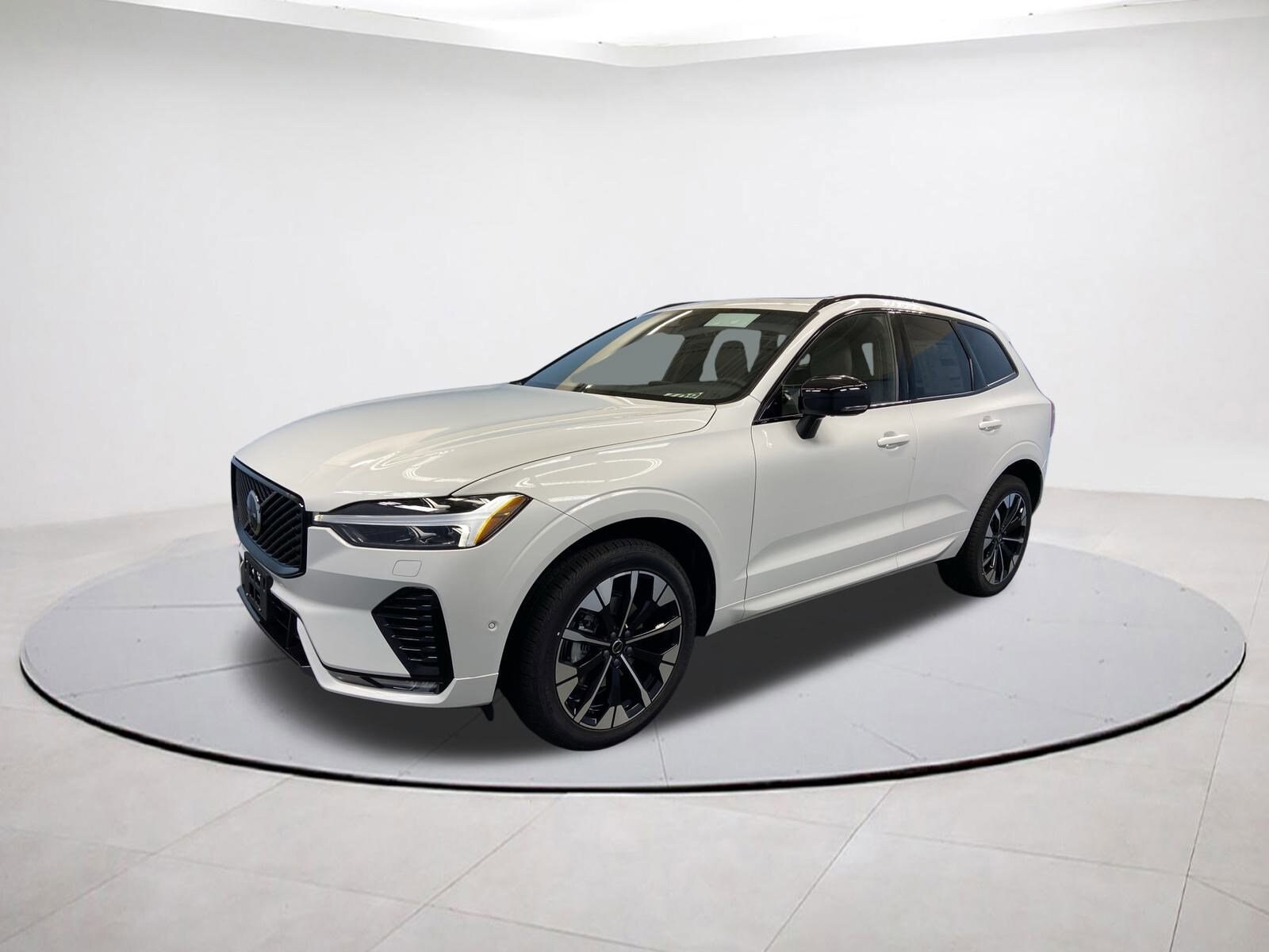 2026 Volvo XC60 B5 Plus photo 3