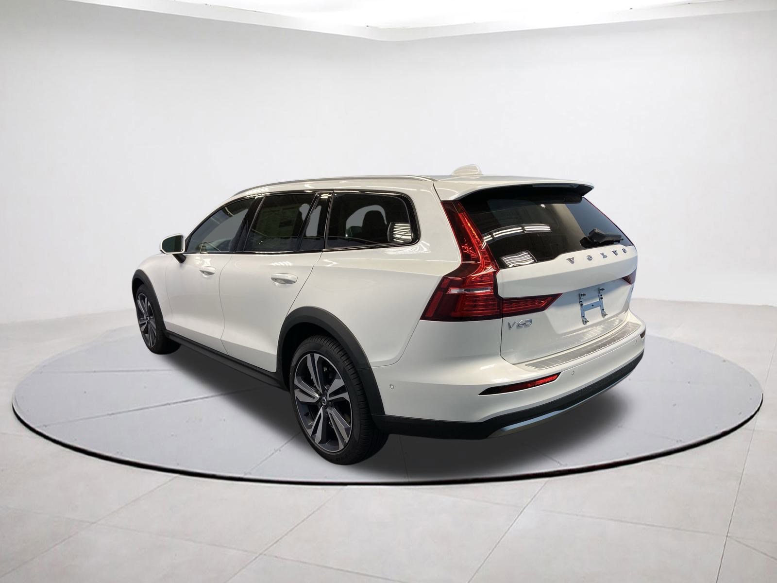 2026 Volvo V60 Cross Country B5 Plus photo 4