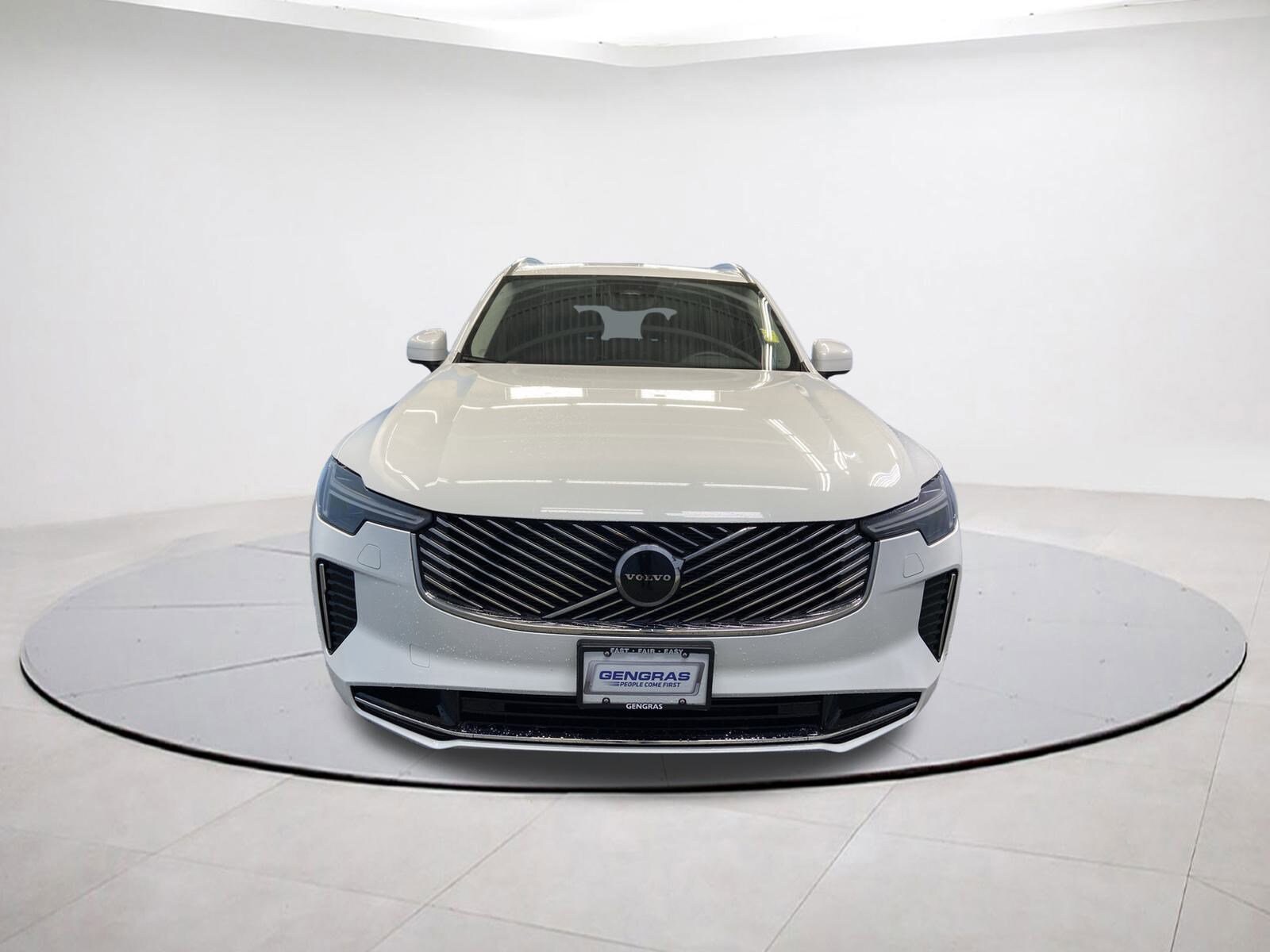 2025 Volvo XC90 T8 Core photo 2