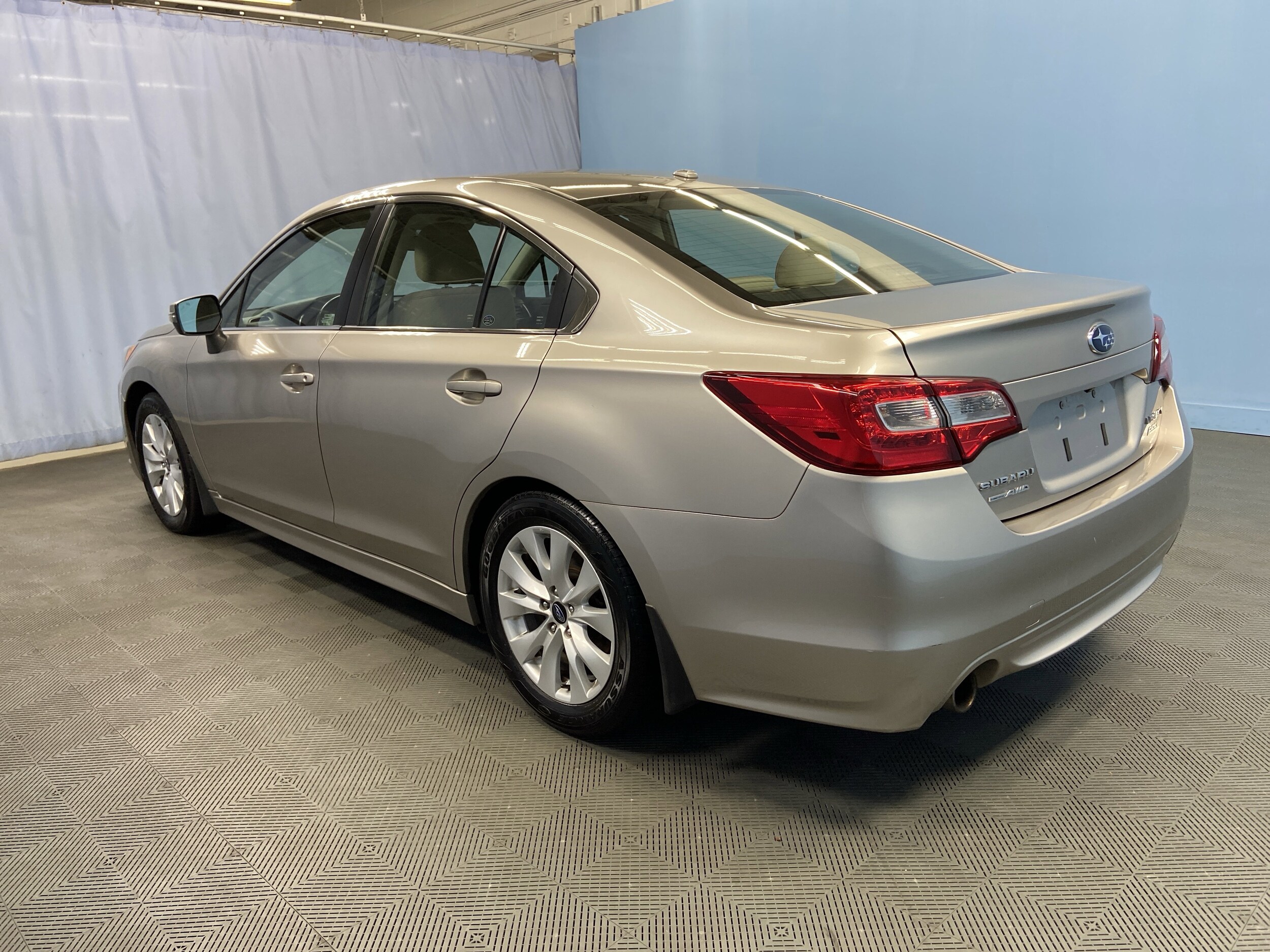 2015 Subaru Legacy 2.5i Premium photo 2
