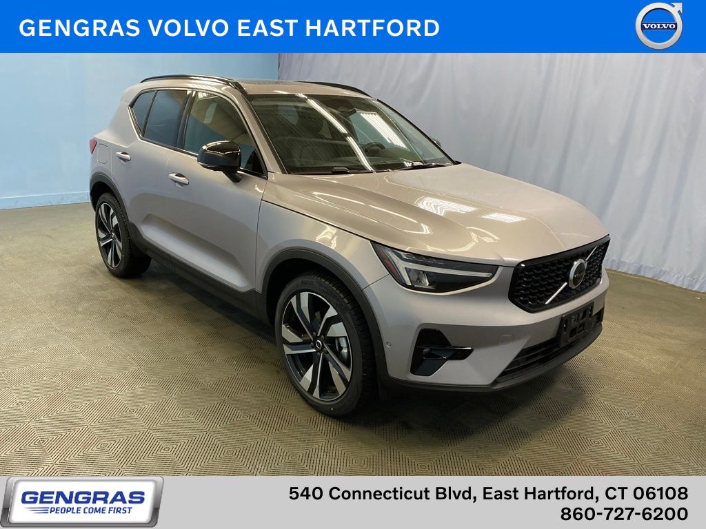 2026 Volvo XC40 SUV 