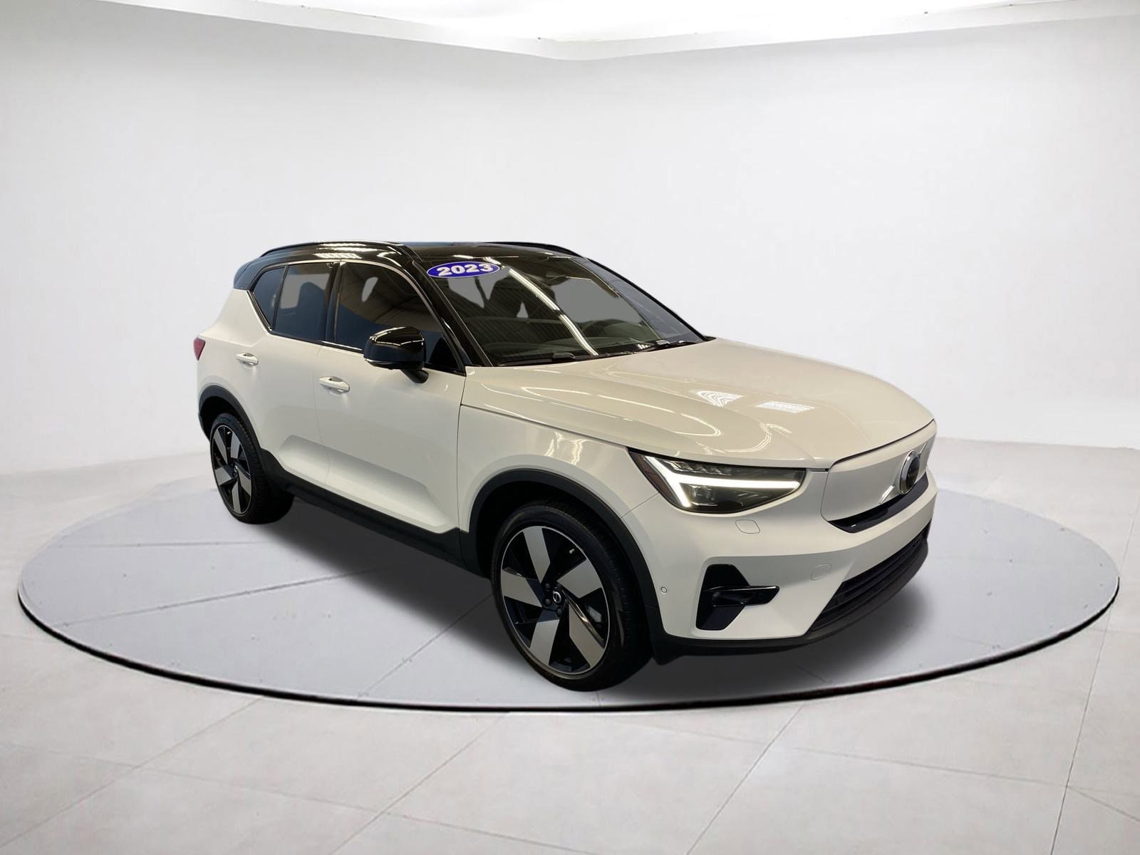 2023 Volvo XC40 Ultimate's photo
