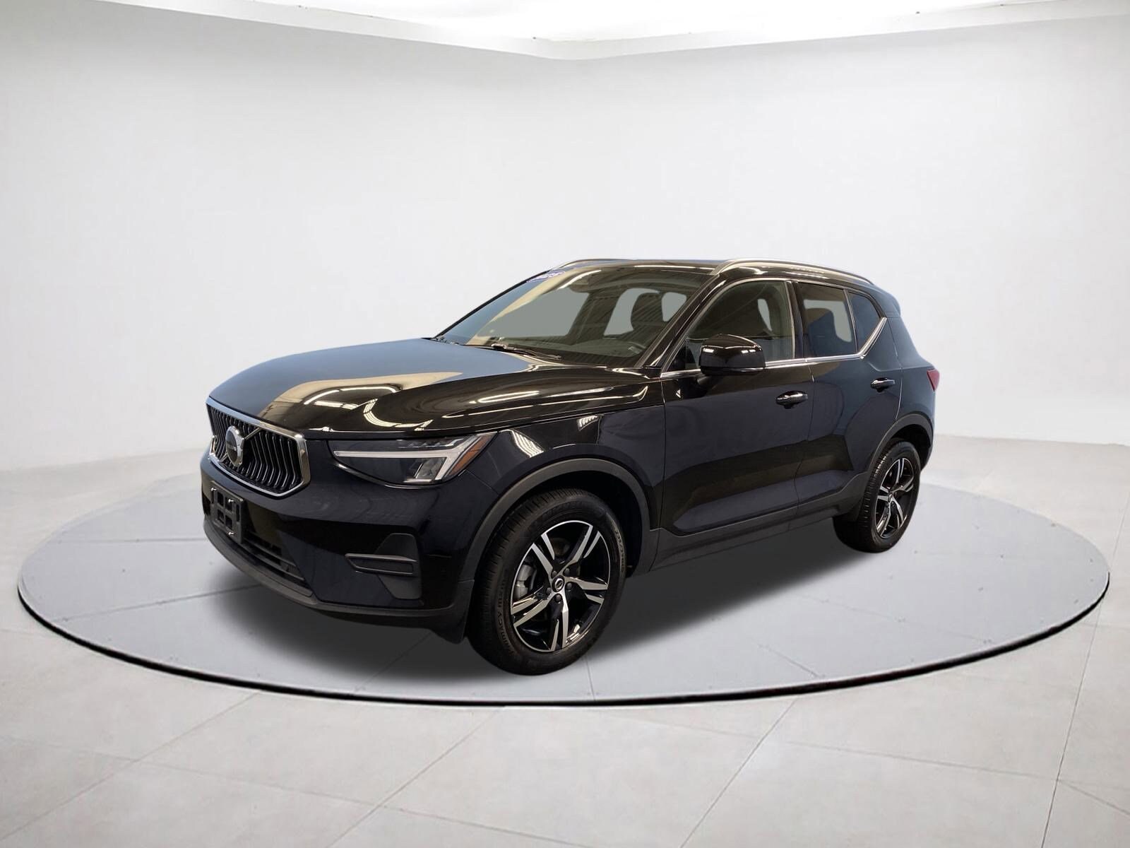 2025 Volvo XC40 Core photo 3