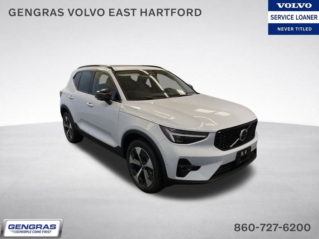 2026 Volvo XC40 B5 Plus Dark AWD's photo