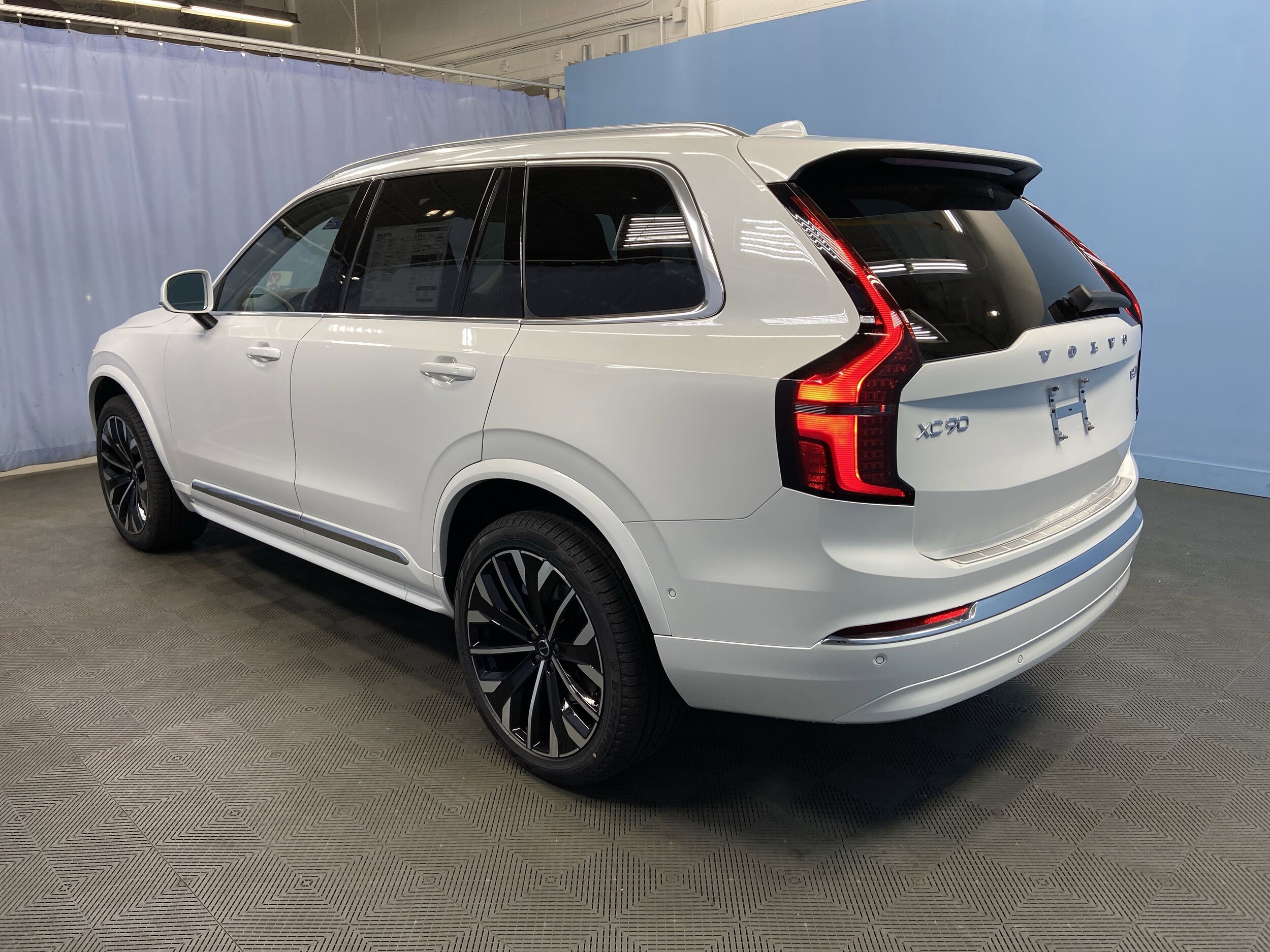 2025 Volvo XC90 Plus photo 4