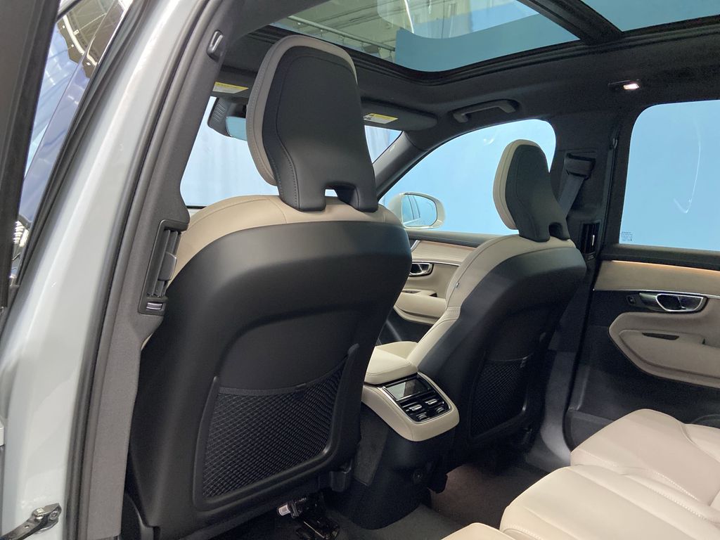 2026 Volvo XC90 Core - Photo 16
