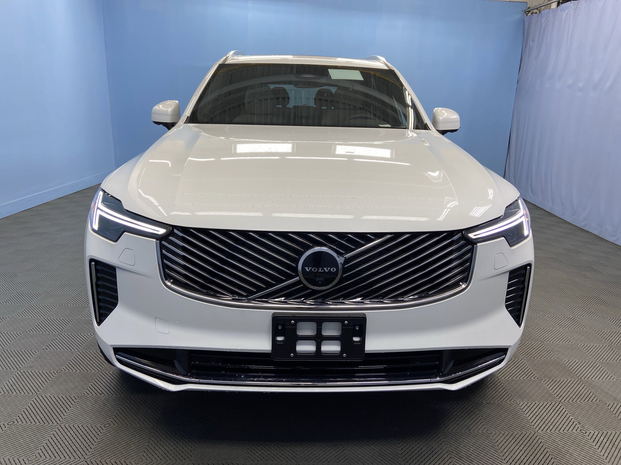 2026 Volvo XC90 Plus photo 2