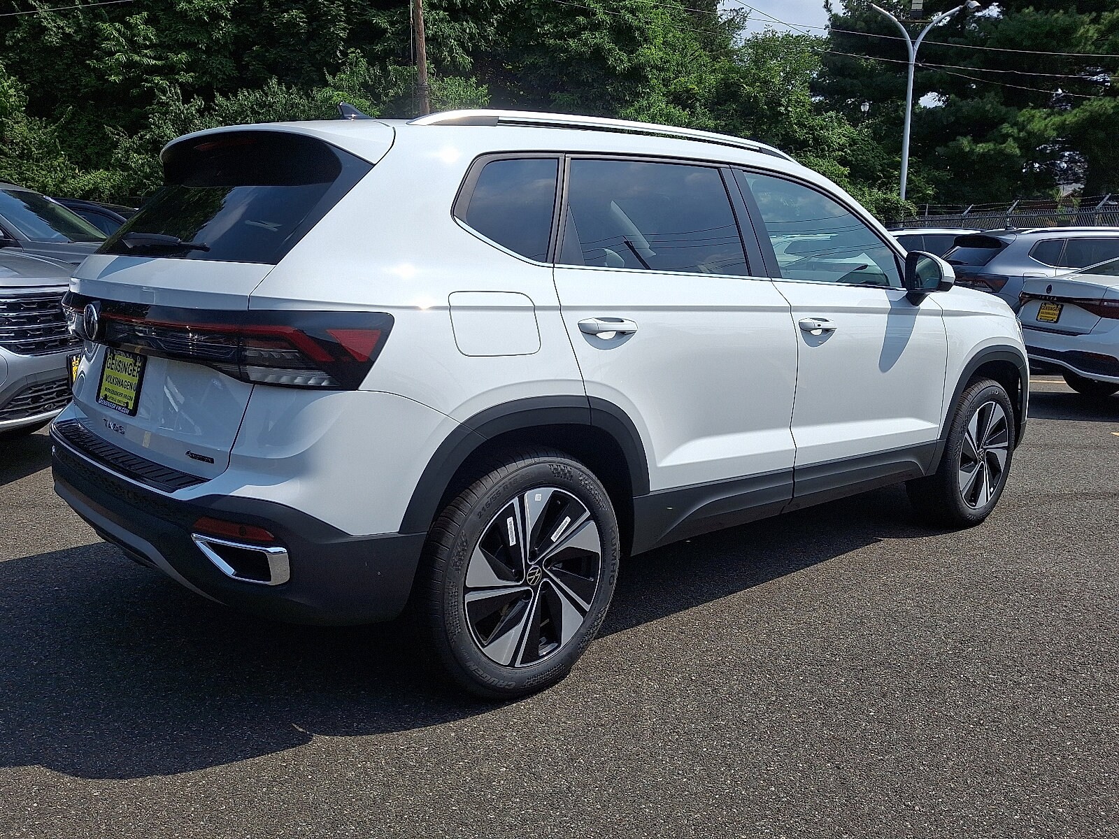 2025 Volkswagen Taos SE photo 3