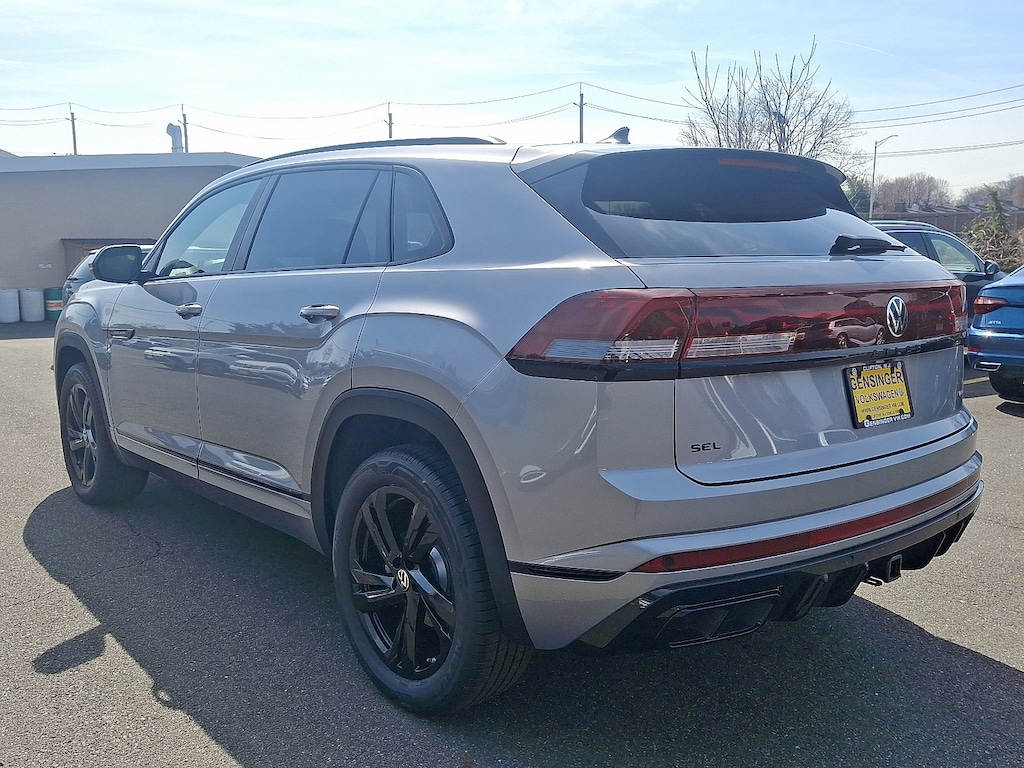 New 2025 Volkswagen Atlas Cross Sport 2.0T SEL R-Line Black 2.0T SEL R-Line Black 4MOTION