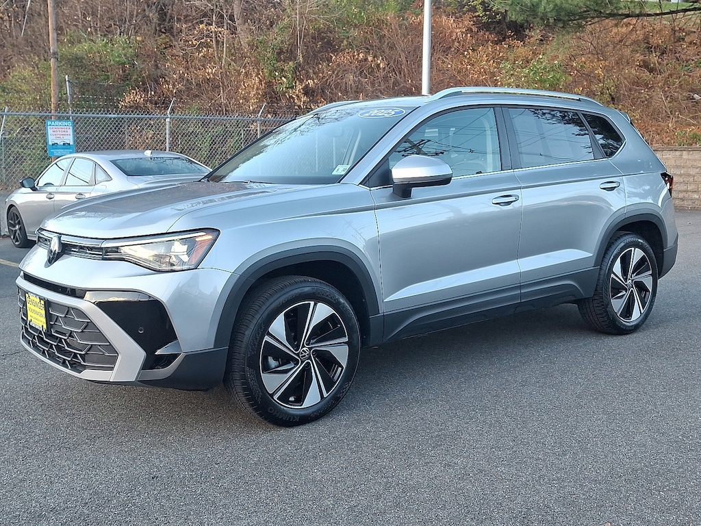 Certified 2025 Volkswagen Taos SE SE 4MOTION