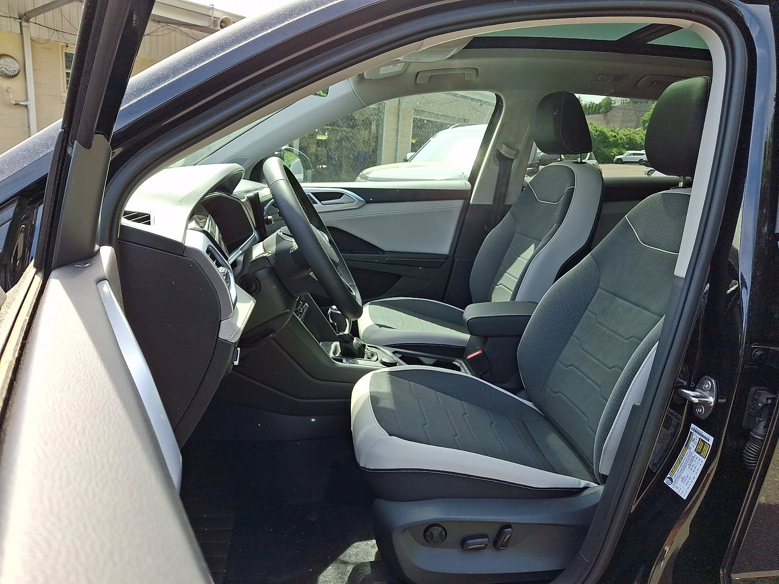 2026 Volkswagen Taos SE - Photo 9