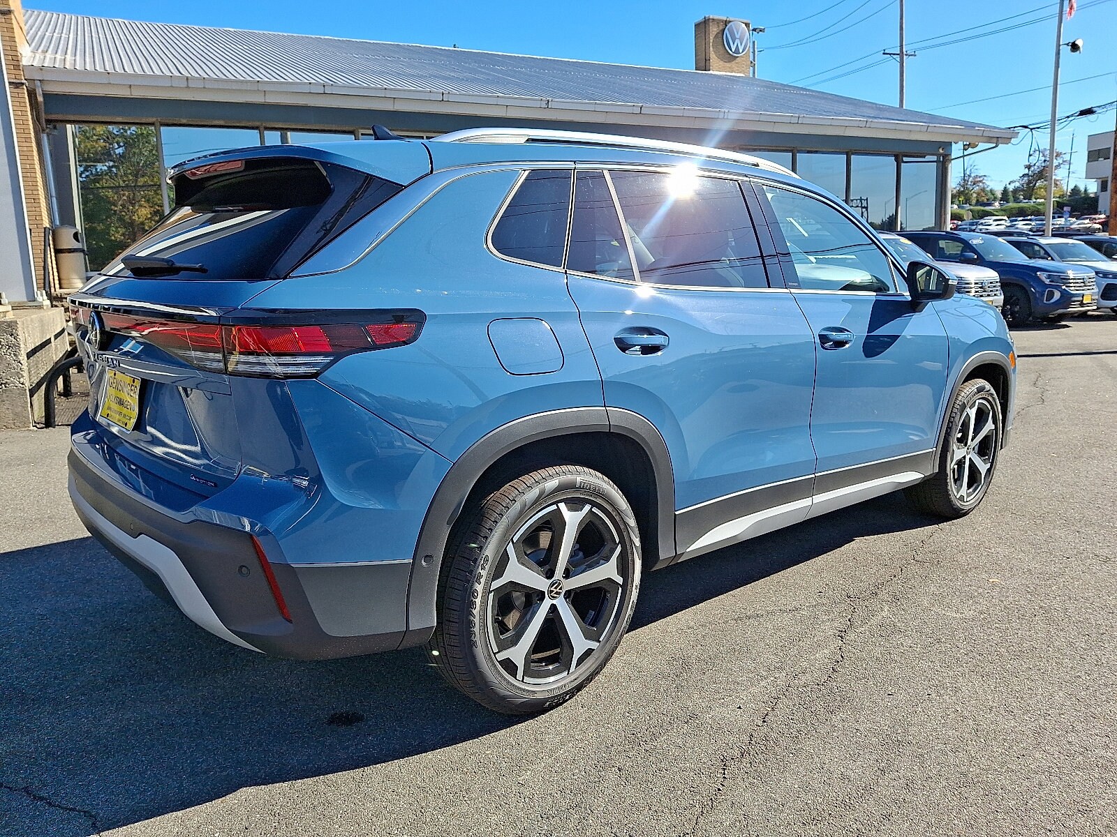 2025 Volkswagen Tiguan SE photo 4