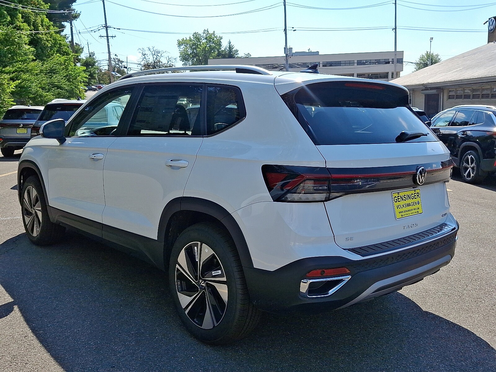 2025 Volkswagen Taos SE photo 2