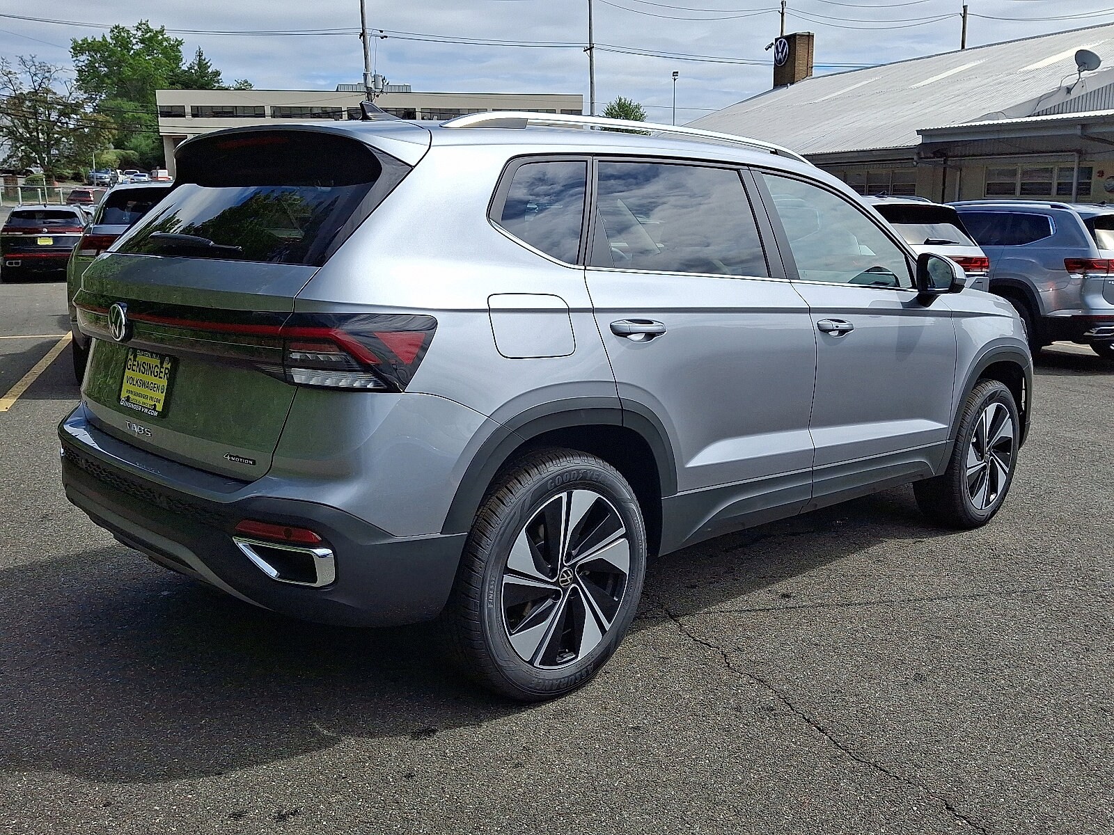 2025 Volkswagen Taos SE photo 3
