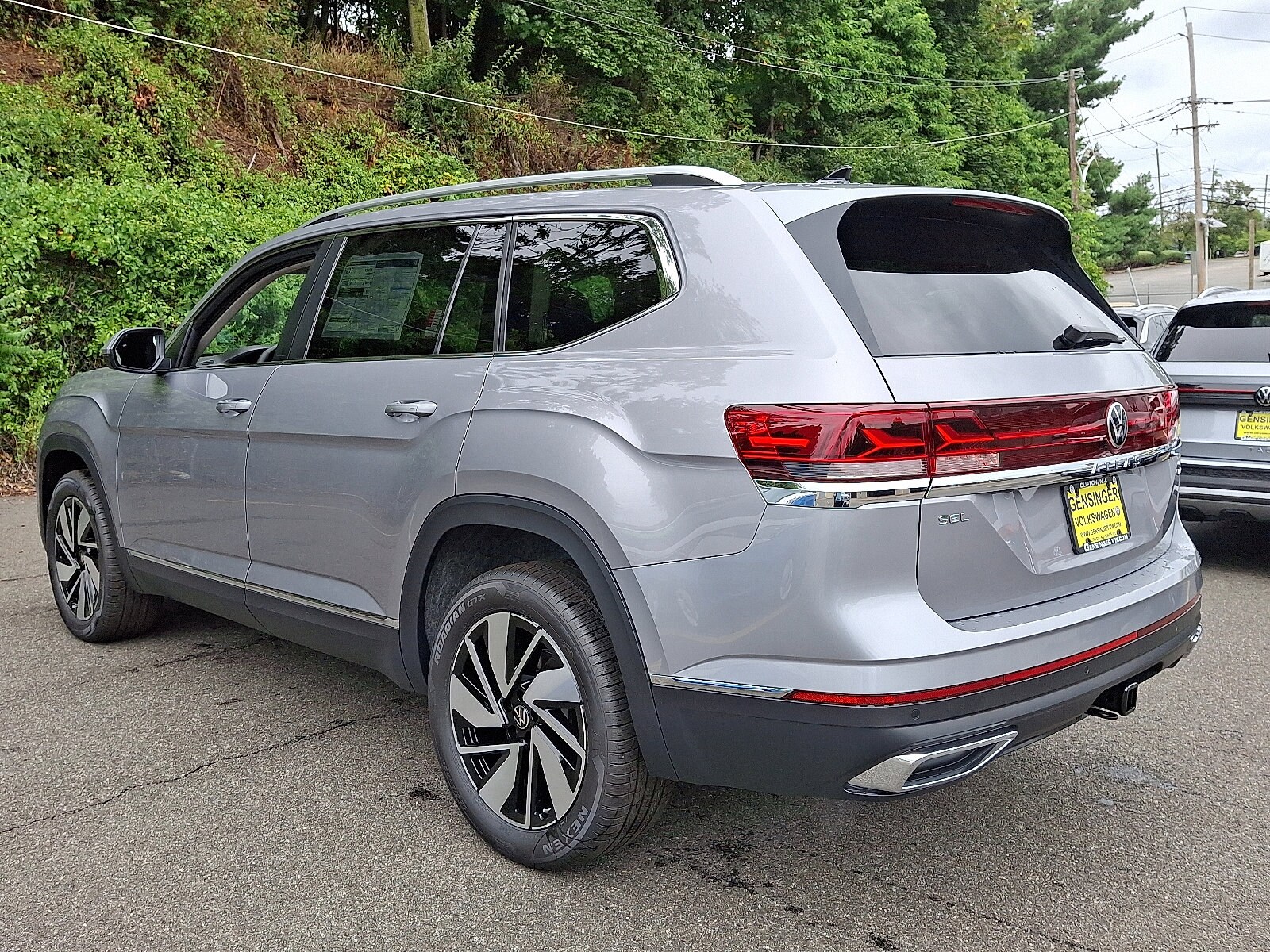 2025 Volkswagen Atlas SEL photo 3