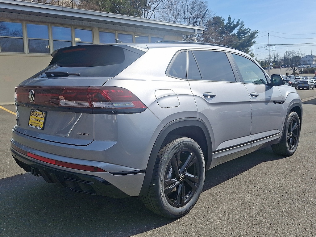 New 2025 Volkswagen Atlas Cross Sport 2.0T SEL R-Line Black 2.0T SEL R-Line Black 4MOTION