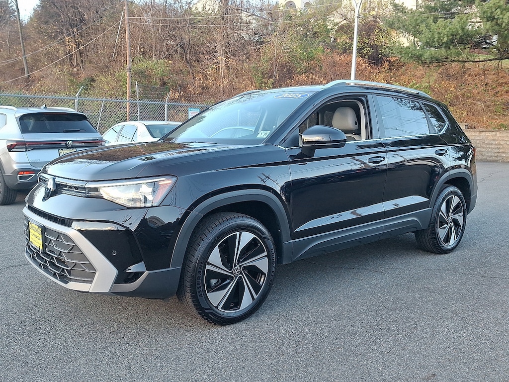 Certified 2025 Volkswagen Taos SE SE 4MOTION