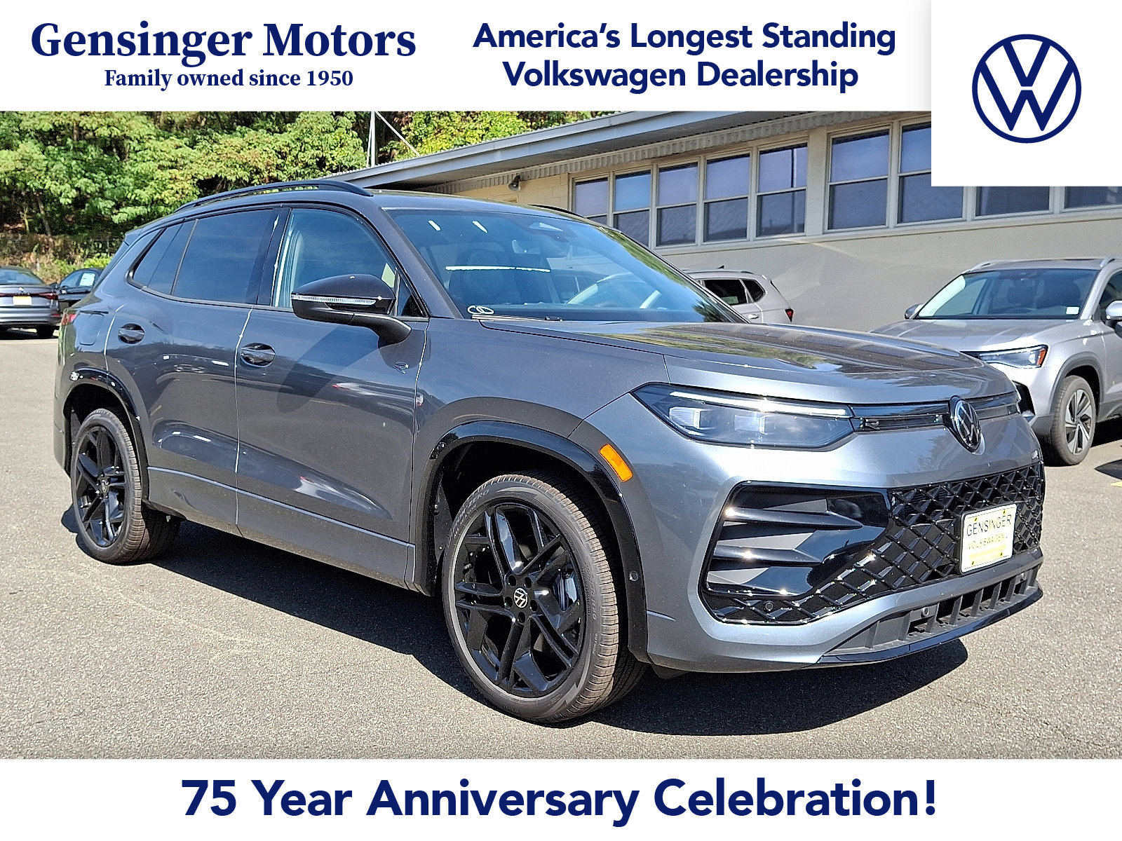 2025 Volkswagen Tiguan SE R-LINE BLACK's photo