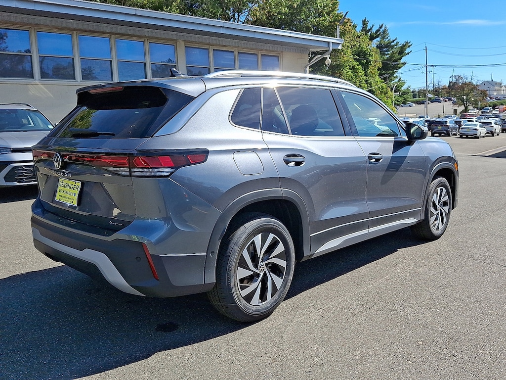 New 2025 Volkswagen Tiguan S 2.0T S 4MOTION