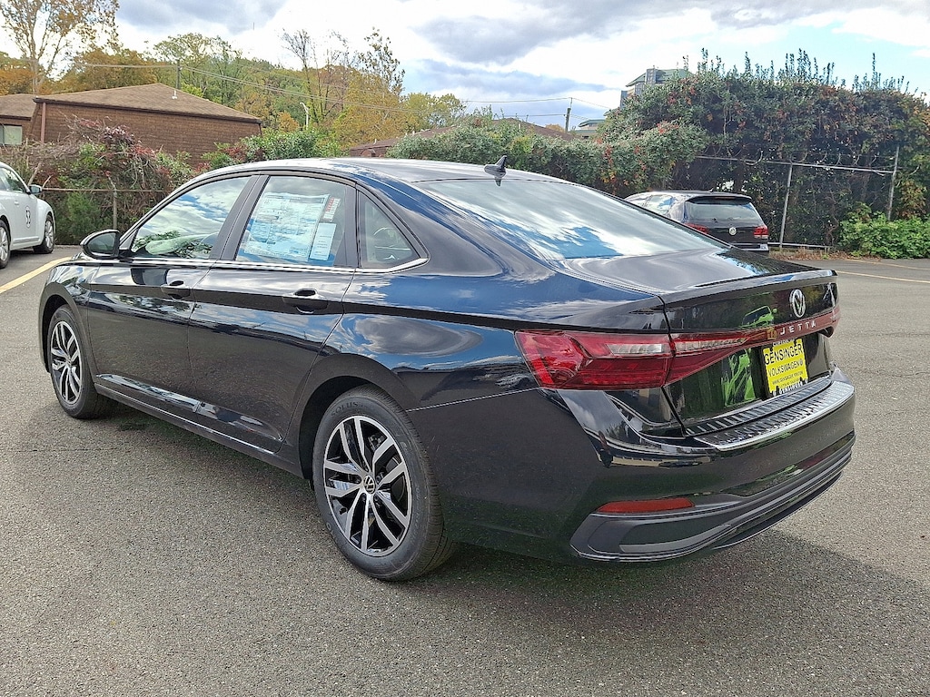 New 2025 Volkswagen Jetta SE SE Auto