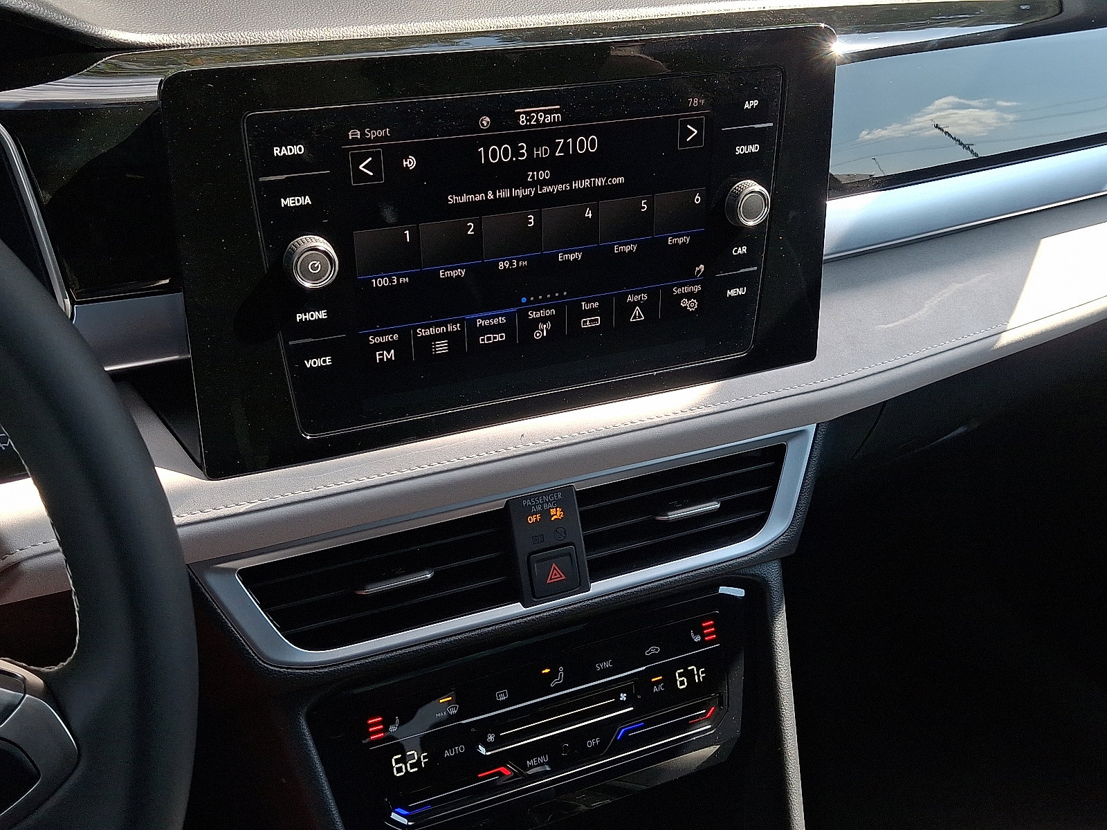 2025 Volkswagen Taos SE - Photo 11