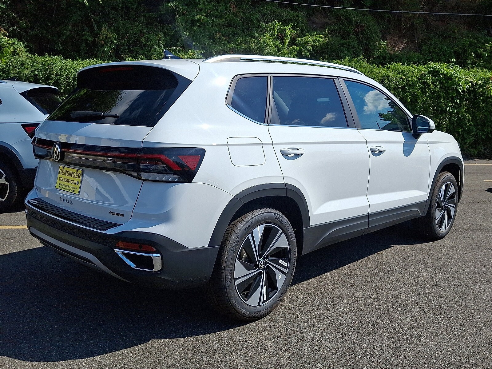 2025 Volkswagen Taos SE photo 3