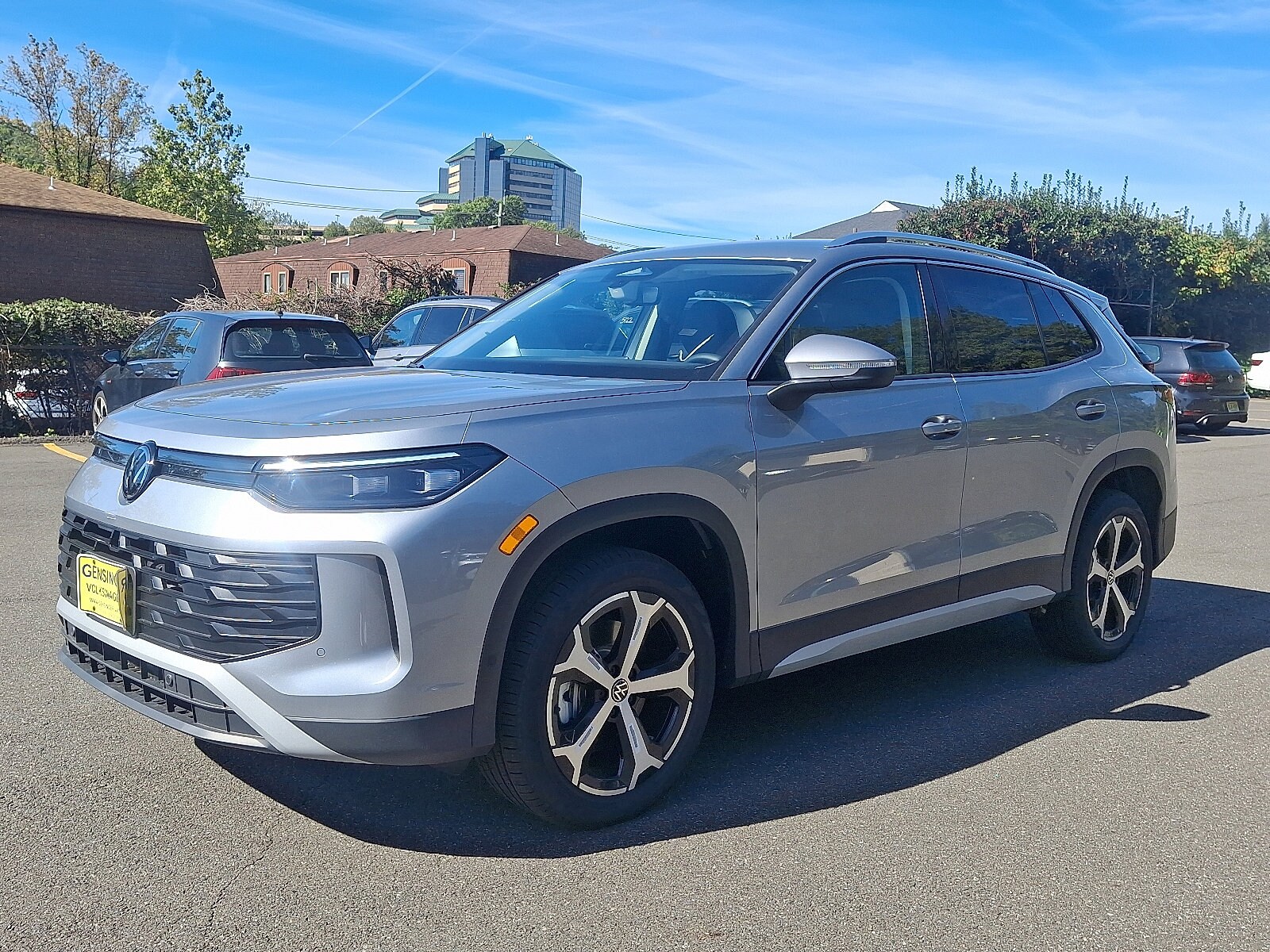 2025 Volkswagen Tiguan SE photo 2