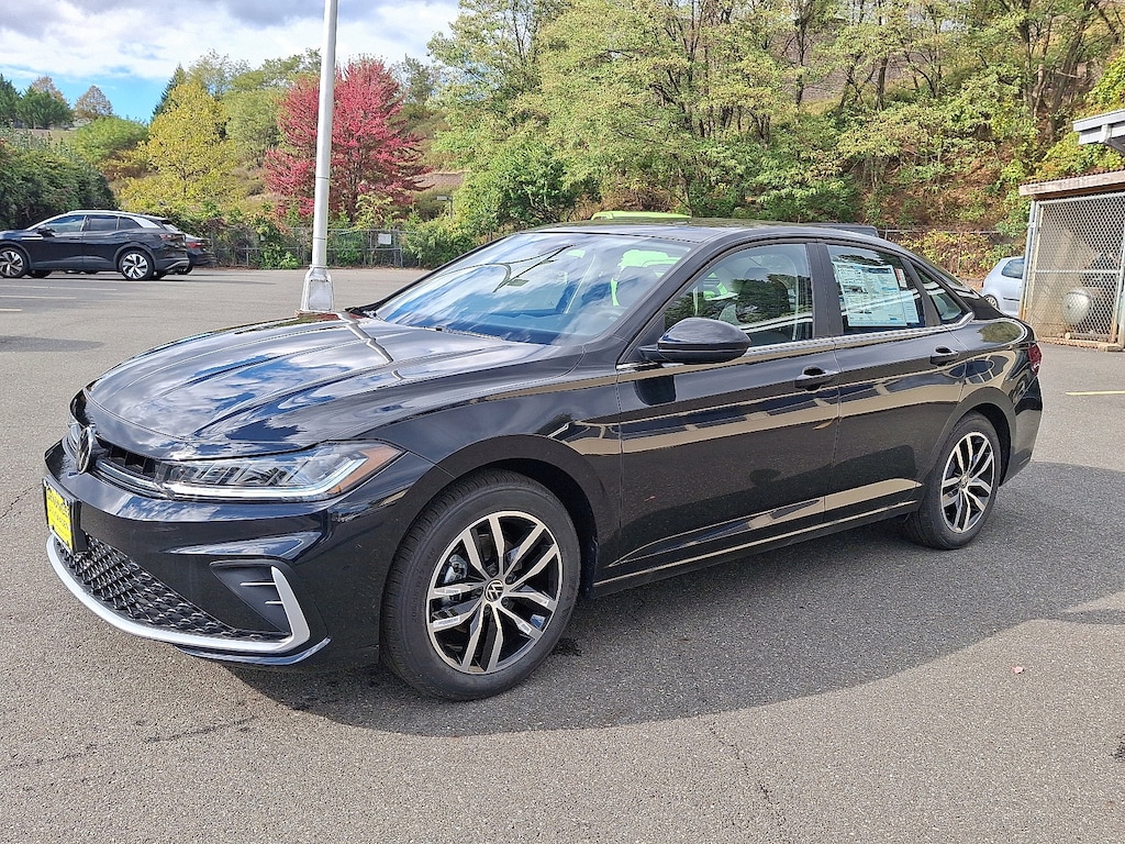 New 2025 Volkswagen Jetta SE SE Auto