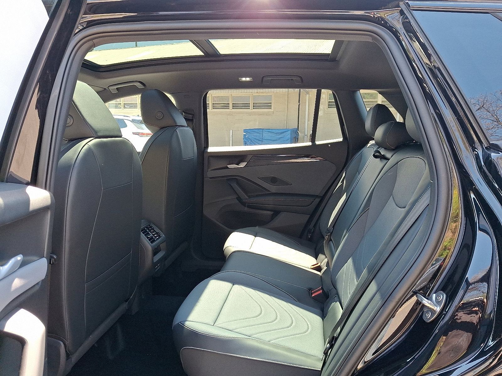 2026 Volkswagen Tiguan SE R-LINE BLACK - Photo 6