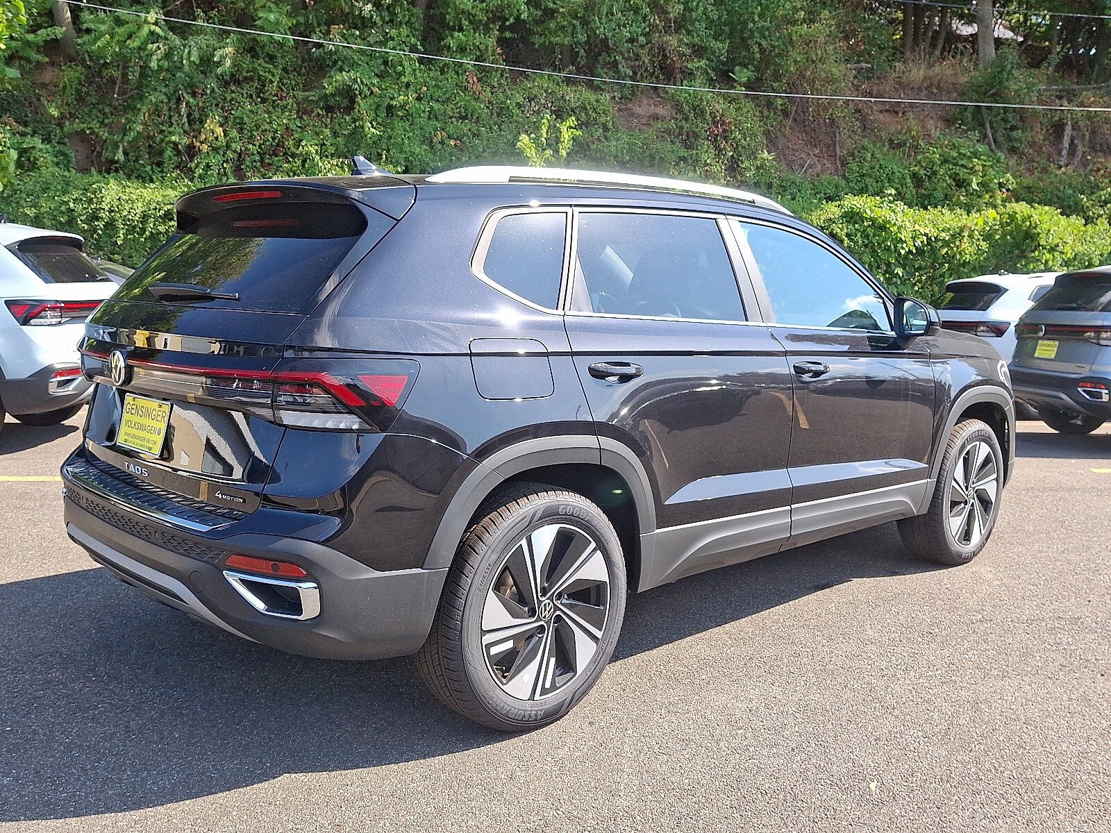 2025 Volkswagen Taos SE photo 3