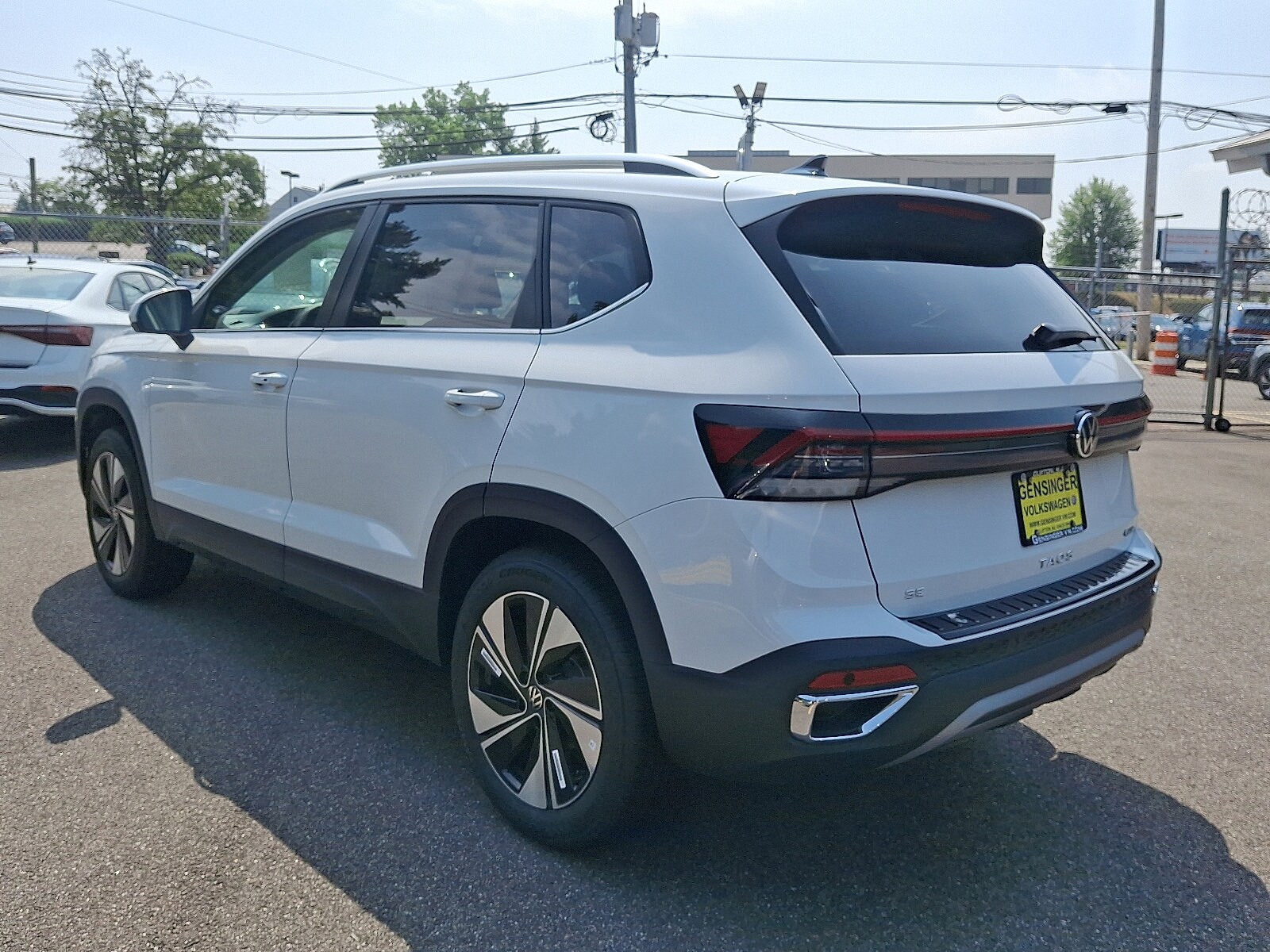 2025 Volkswagen Taos SE photo 2