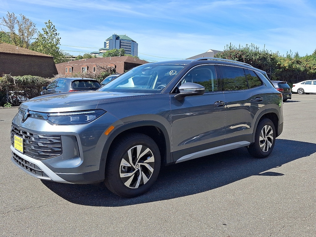 New 2025 Volkswagen Tiguan S 2.0T S 4MOTION