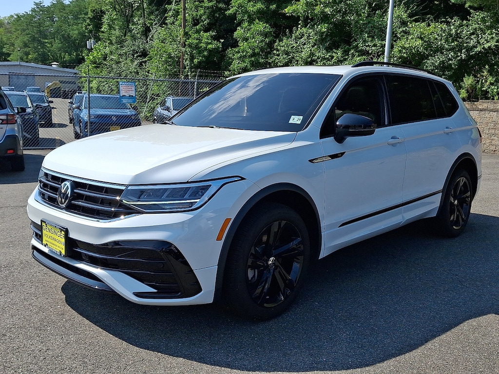 Certified 2024 Volkswagen Tiguan SE R-Line Black 2.0T SE R-Line Black 4MOTION